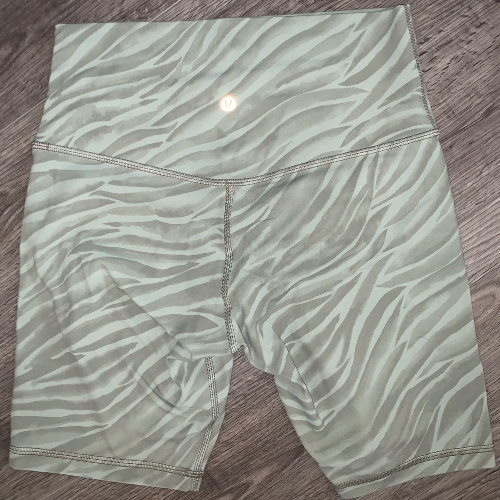 Lulu high rise 8” biker shorts worn one time